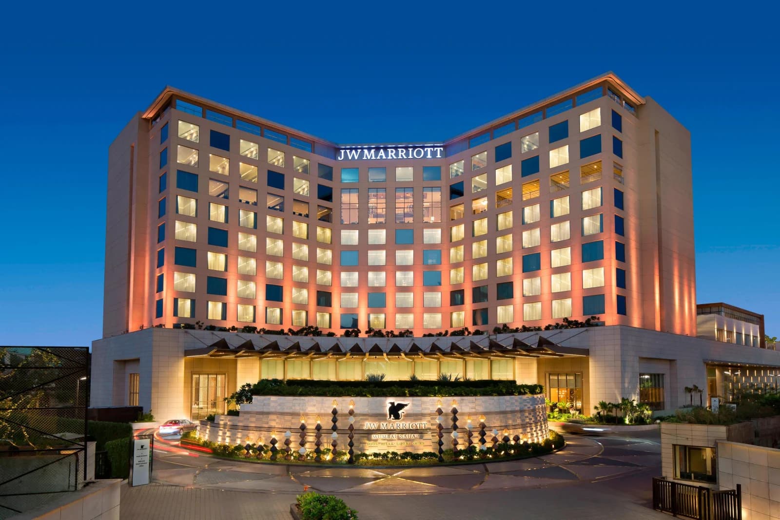 JW Marriott Mumbai Sahar: Exterior