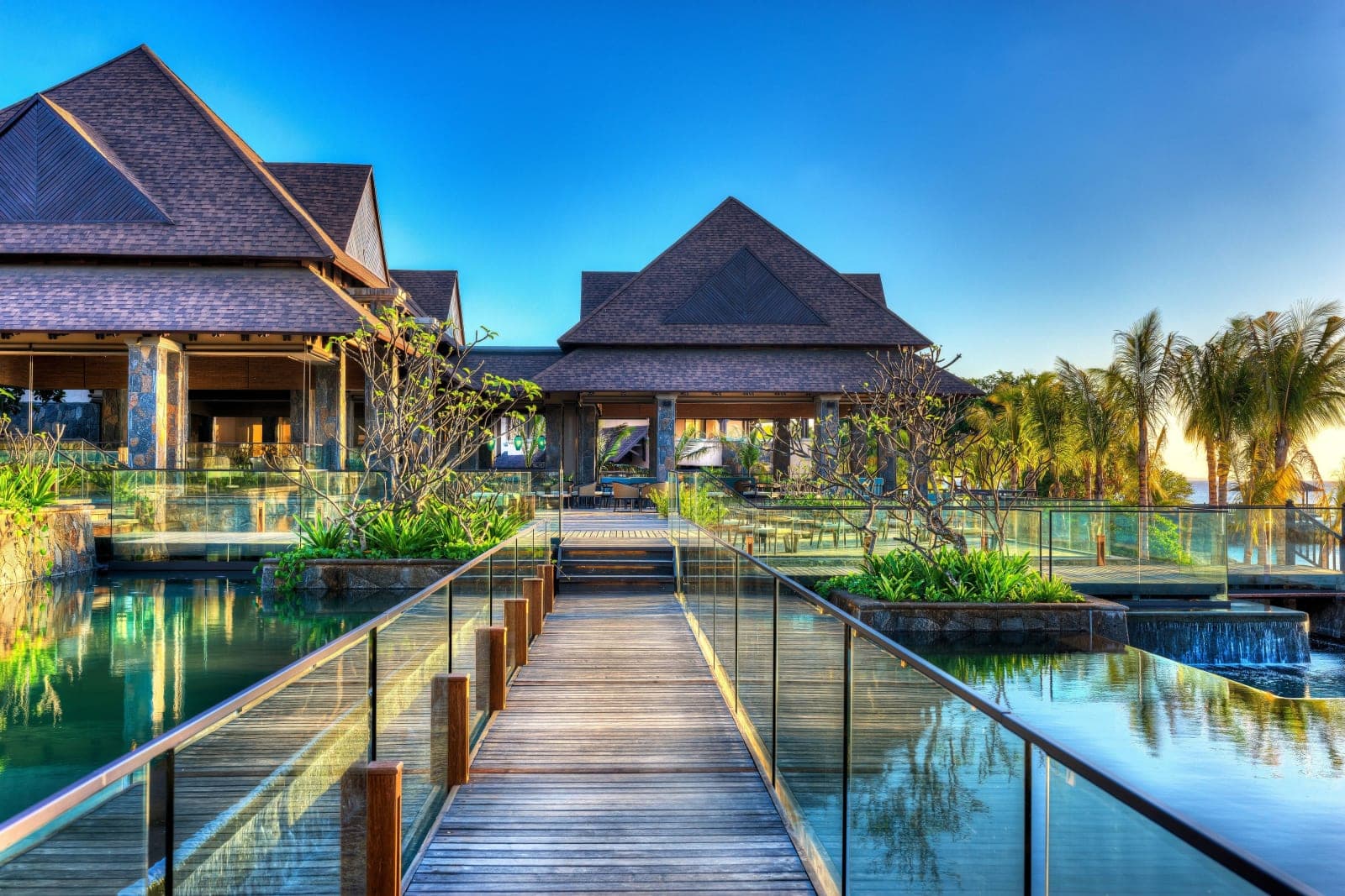The Westin Turtle Bay Resort & Spa, Mauritius: Walkway to The Retreat