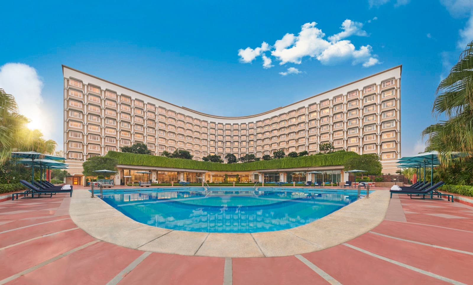 Taj Palace, New Delhi: Exterior Daytime Option