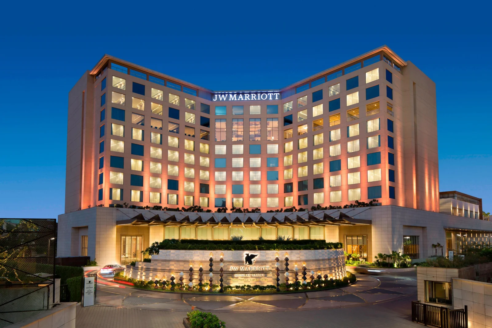 JW Marriott Mumbai Sahar: Exterior