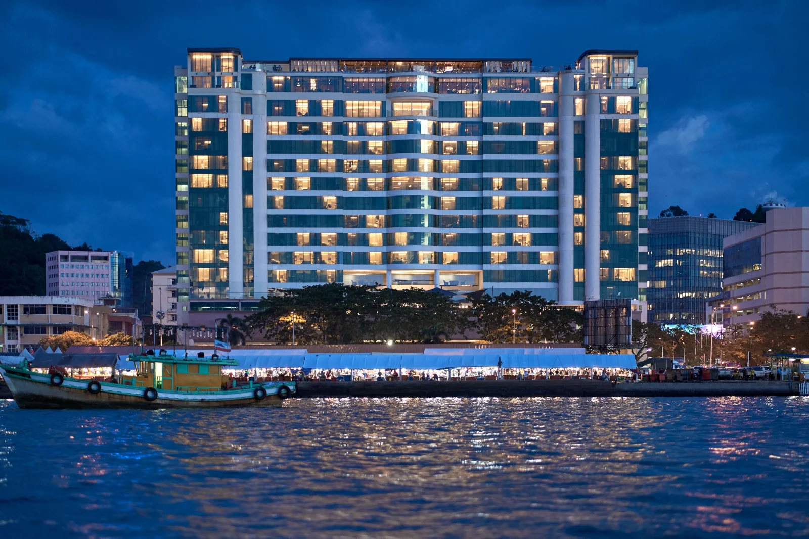 Le Meridien Kota Kinabalu: Exterior