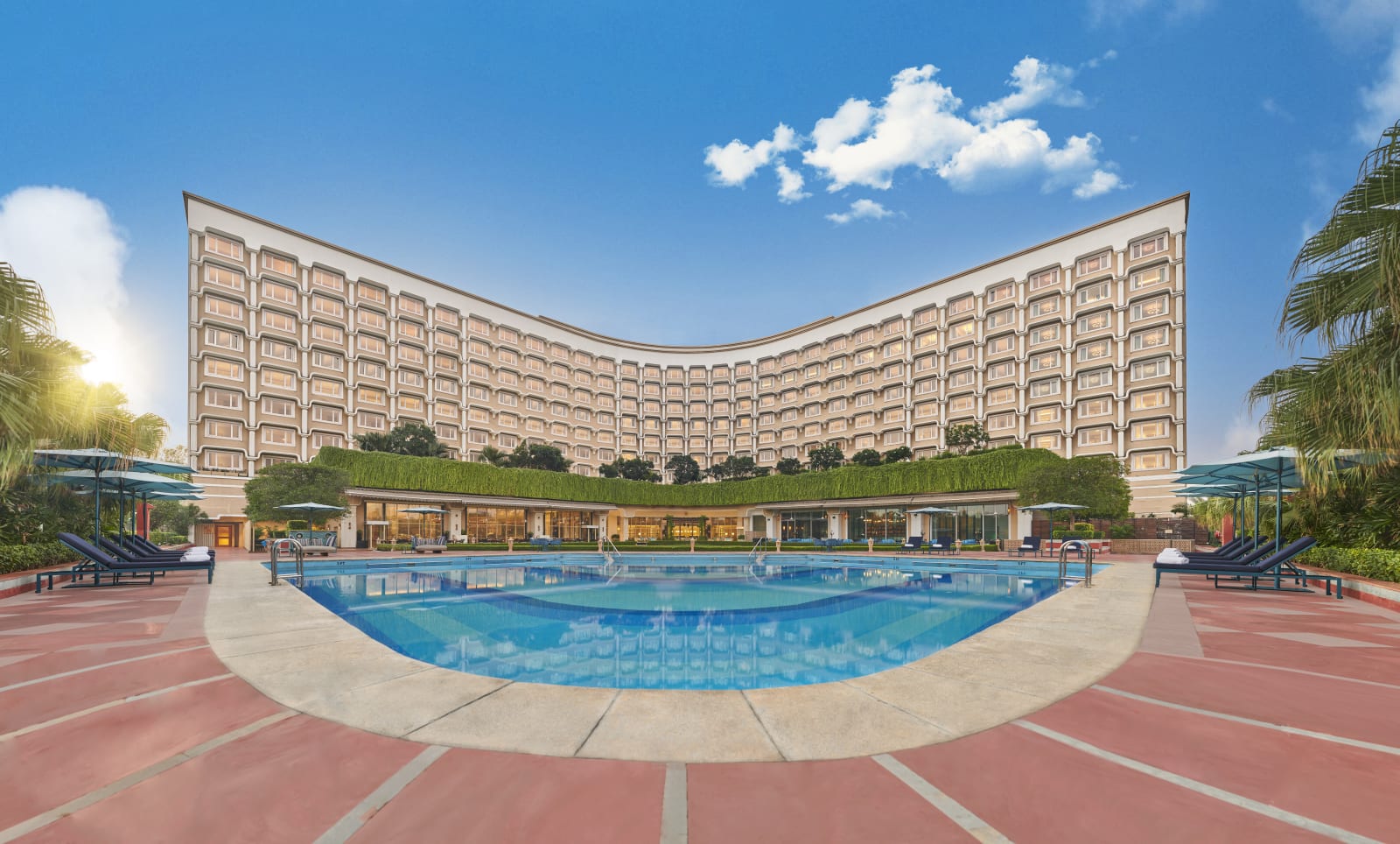 Taj Palace, New Delhi: Exterior Daytime Option